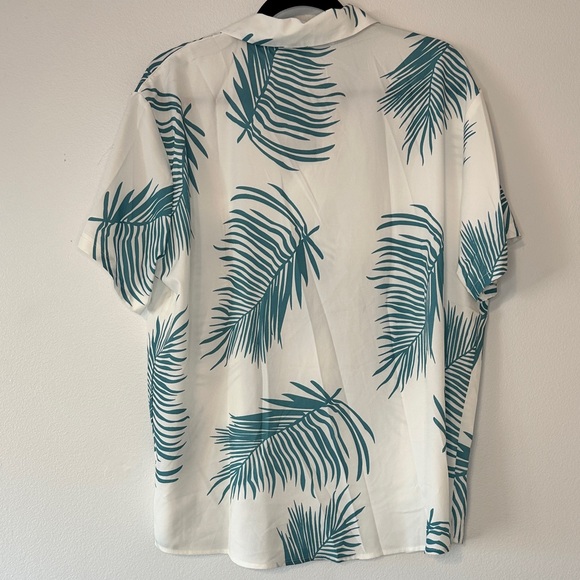 Bundle & save 2 for $25 item- NWT Hawalili Men’s Size Large Hawaiian Print - Picture 2 of 6